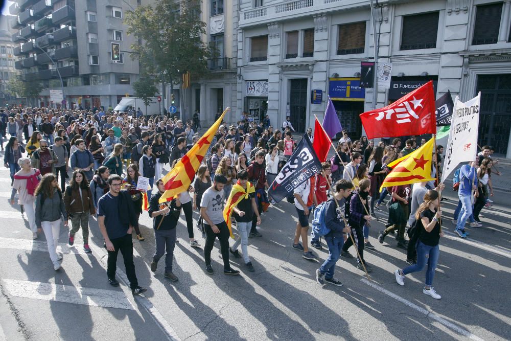 Un miler d'estudiants demanen l'alliberament dels «presos polítics» a Girona