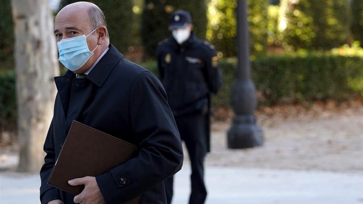 El coronel de la Guardia Civil Diego Pérez de los Cobos llega a la Audiencia Nacional para declarar por la operación Kitchen, en noviembre del año pasado.