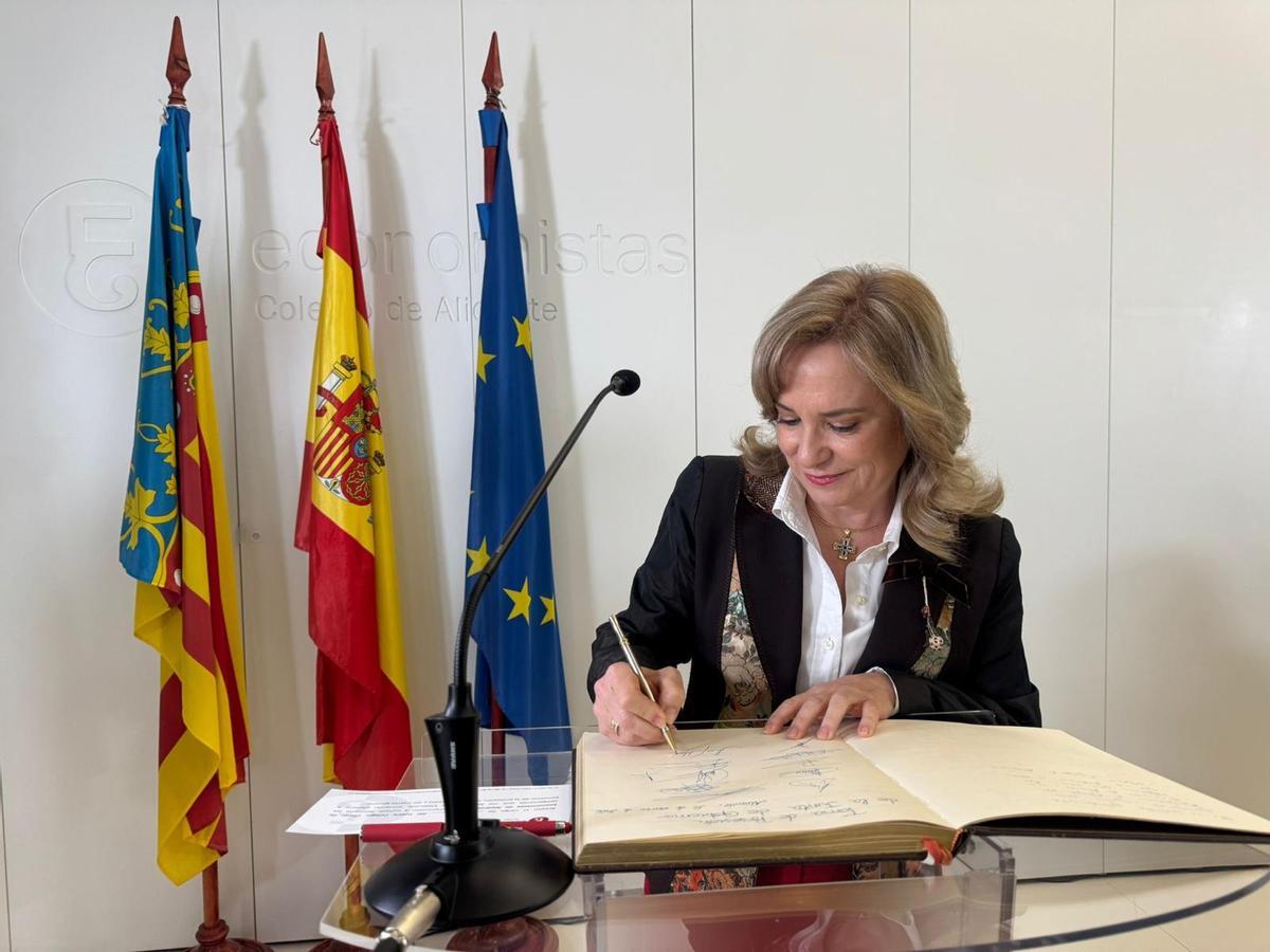 Ana Isabel Mateos en el Colegio de Economistas