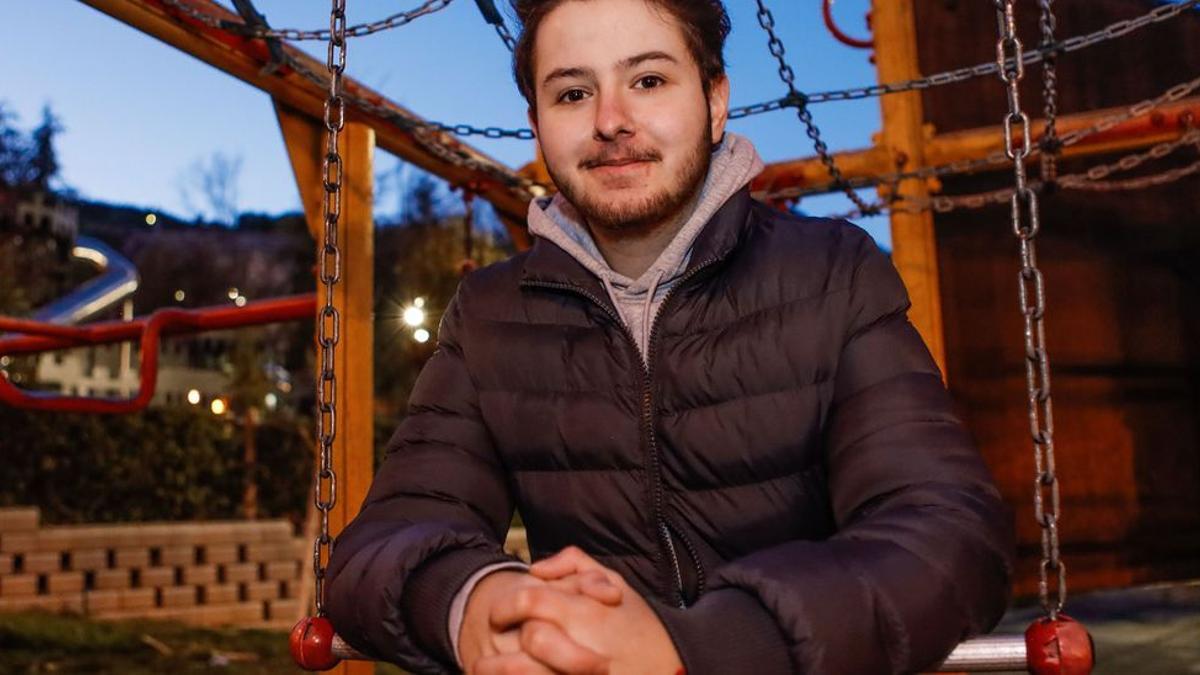 Adrián Soler, en un parque de Alcoi.