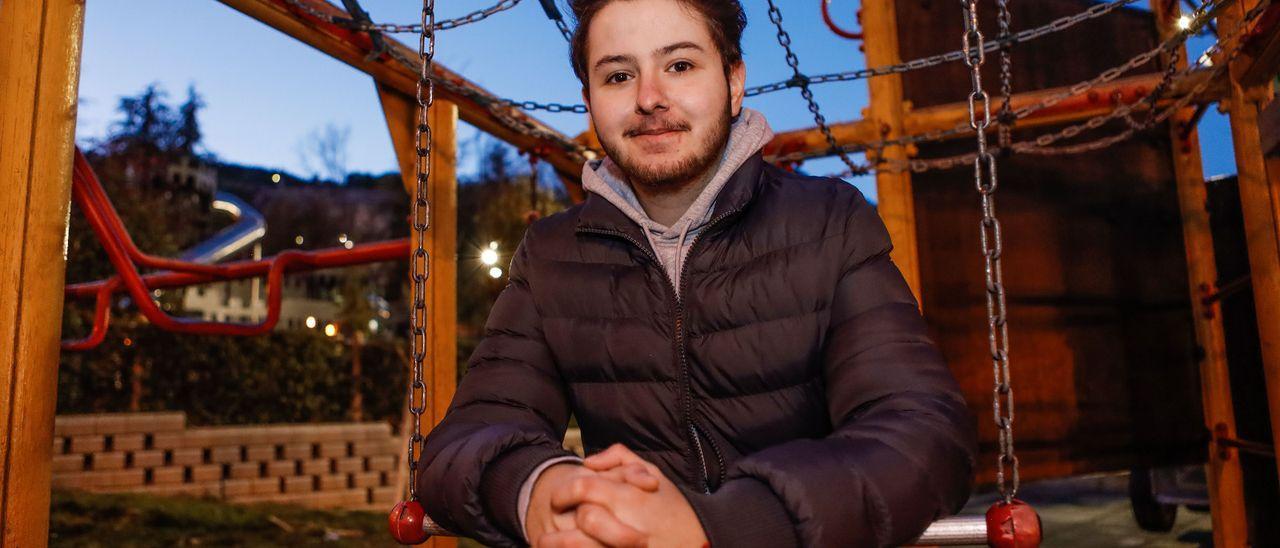 Adrián Soler, en un parque de Alcoi.