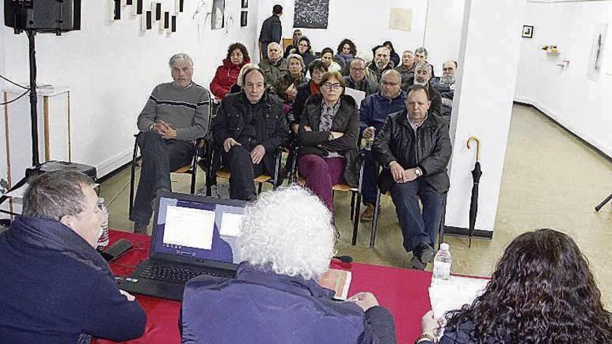 Asamblea del Ateneo Santa Cecilia de Marín. // Santos Álvarez