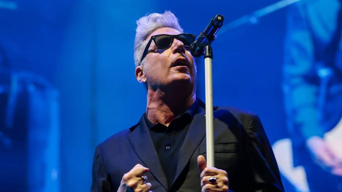 El cantante Loquillo recuerda cómo fueron los meses en los que sufrió una hepatitis siendo un niño.