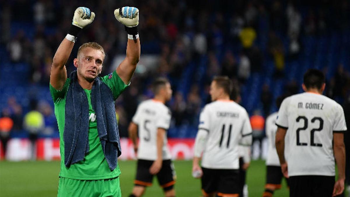 Cillessen fue un muro ante el Chelsea