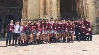Las Dominicas celebran en la catedral de Oviedo la ceremonia de envío de peregrinos a Santiago de Compostela