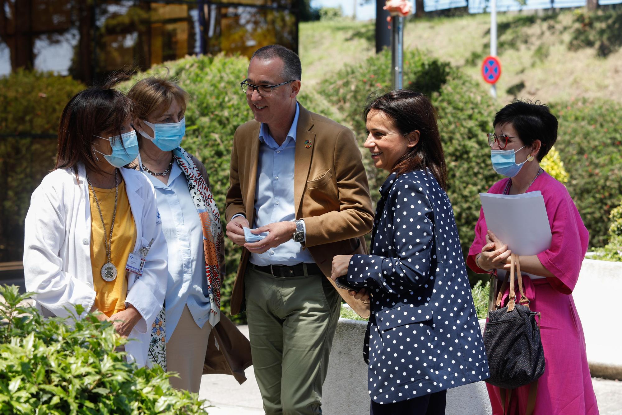 La visita de la ministra de Sanidad, Carolina Darias, a Avilés, en imágenes