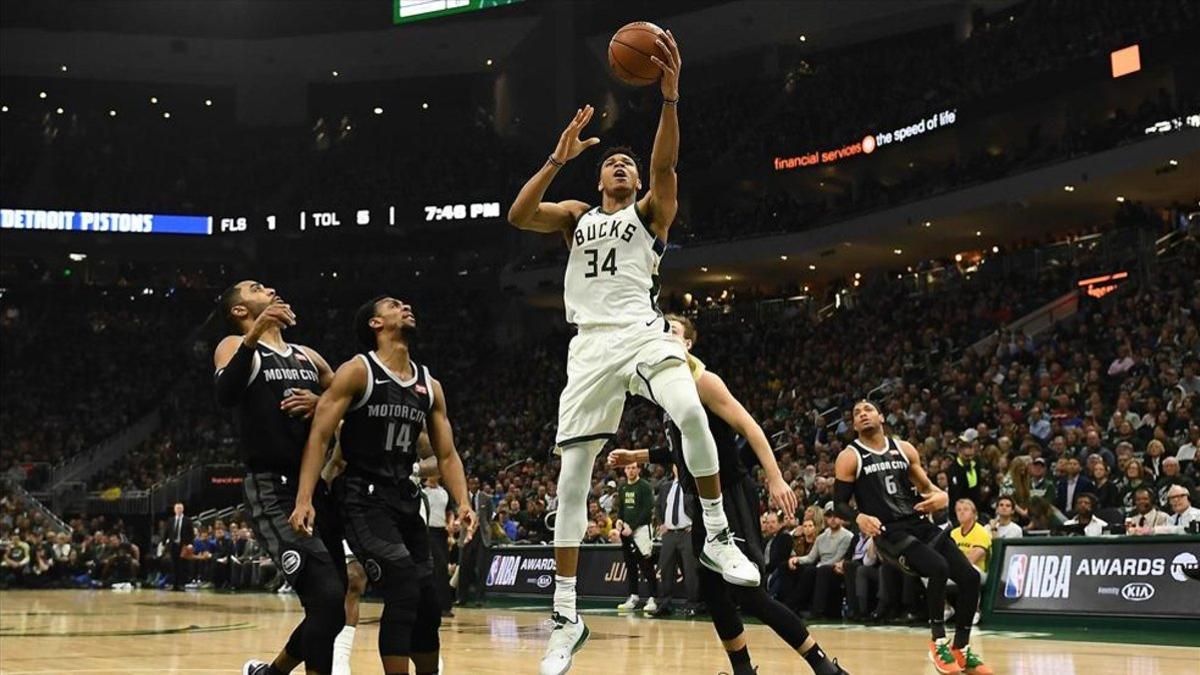 Antetokounmpo, líder de los Bucks