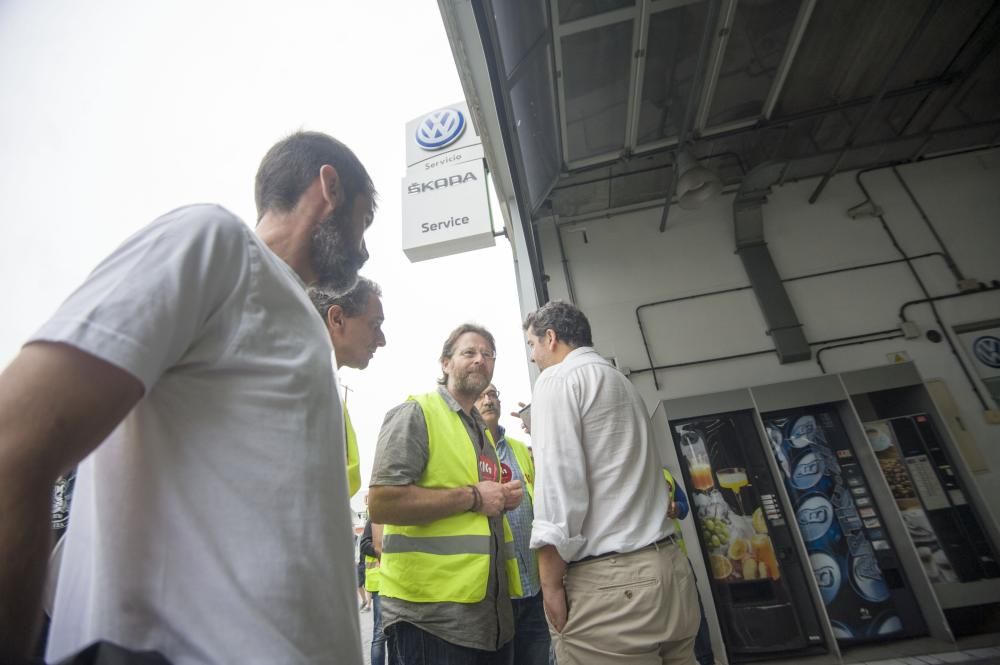 Los sindicatos CIG, CC.OO.  y UGT sitúan en el 90-95% el seguimiento de la huelga general del sector en la provincial.