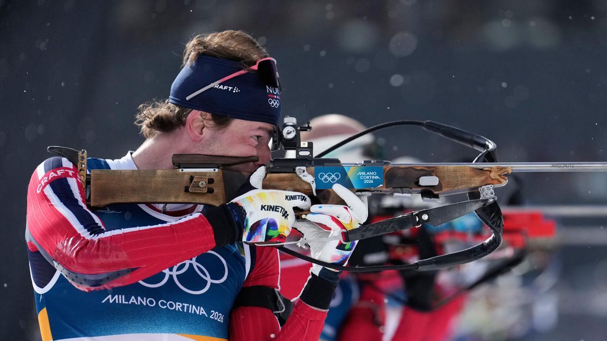 Sturla Holm Laegreid, of Norway, competes in the men's 15-kilometer mass start biathlon race at the 2026 Winter Olympics in Anterselva, Italy, Friday, Feb. 20, 2026. (AP Photo/Mosa'ab Elshamy)