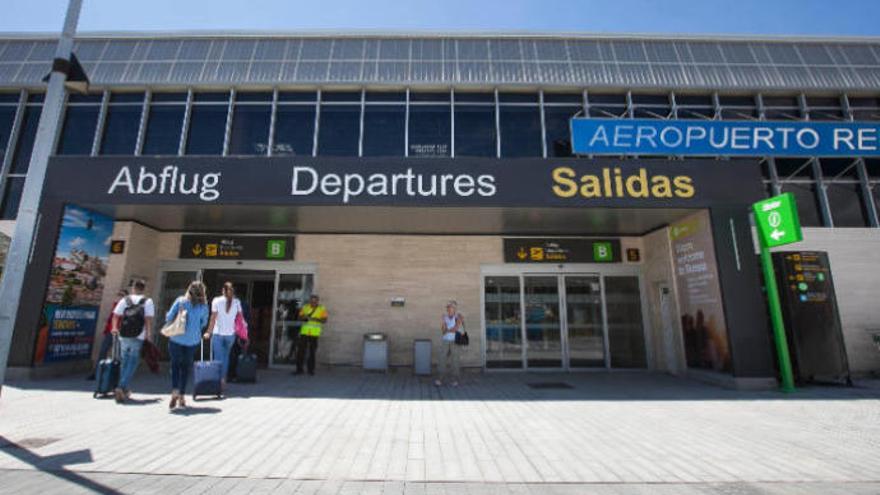 Exterior del aeropuerto Tenerife Sur.