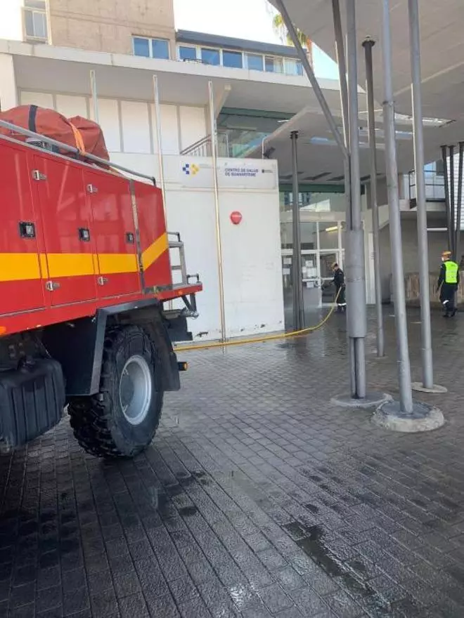 Coronavirus | La UME desinfecta varios centros de salud de la capital