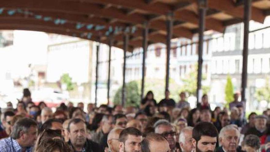 Por la izquierda, Luis Baragaño y Jesús Sánchez, en el acto celebrado en La Felguera el pasado mes en el que intervino Alberto Garzón, coordinador federal de IU.