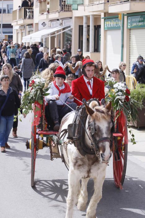 Cornellà del Terri celebra la plantada de l'Arbre i el Ball del Cornut