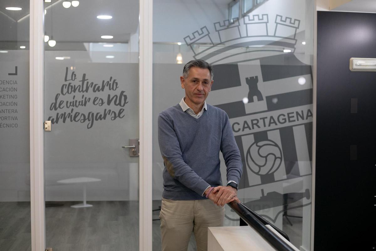 Víctor Alonso, del FC Cartagena, posa para LA OPINIÓN.