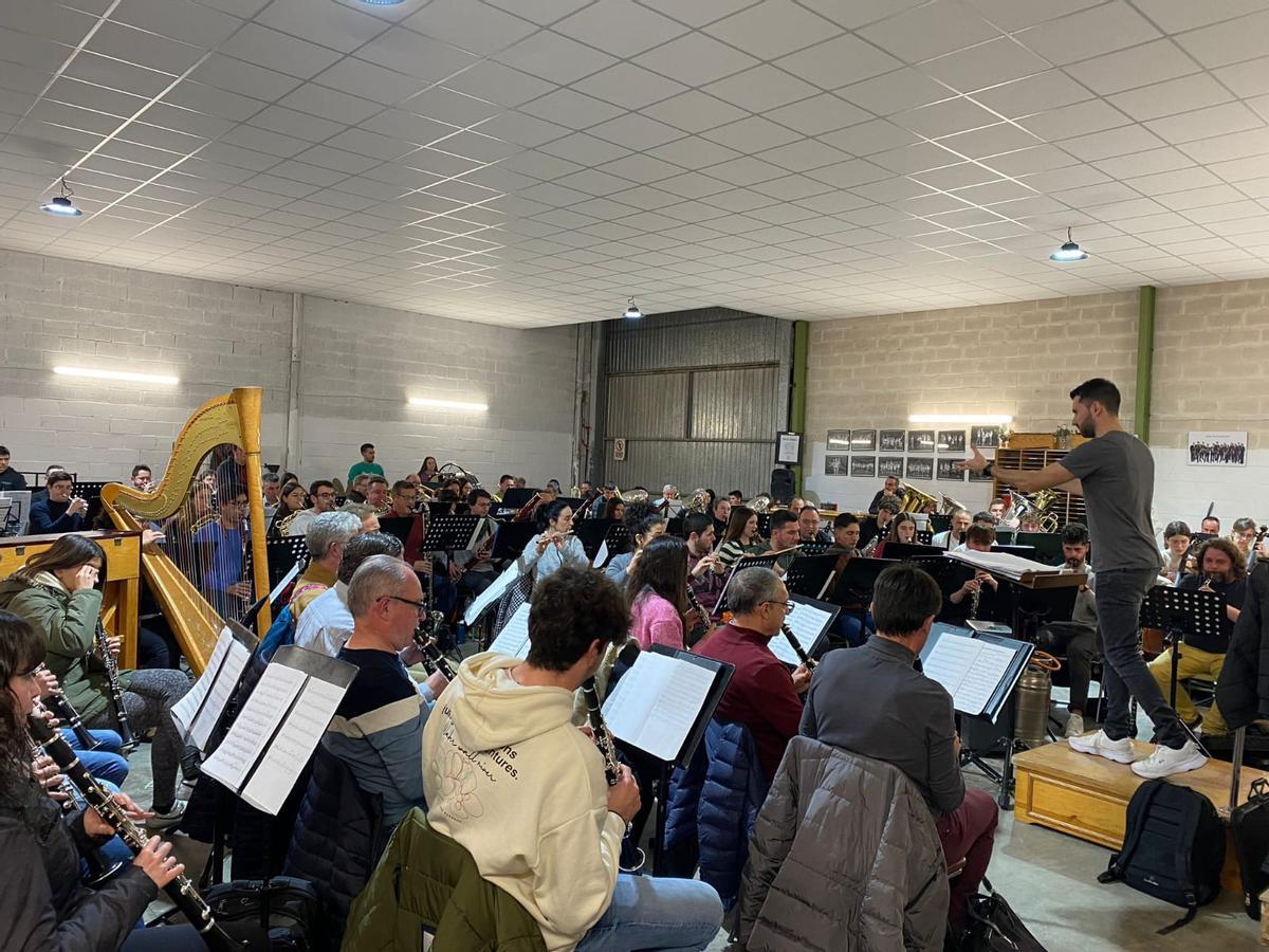 La Schola Cantorum ha acondicionado una nave industrial mientras espera que llegue su nueva sede.