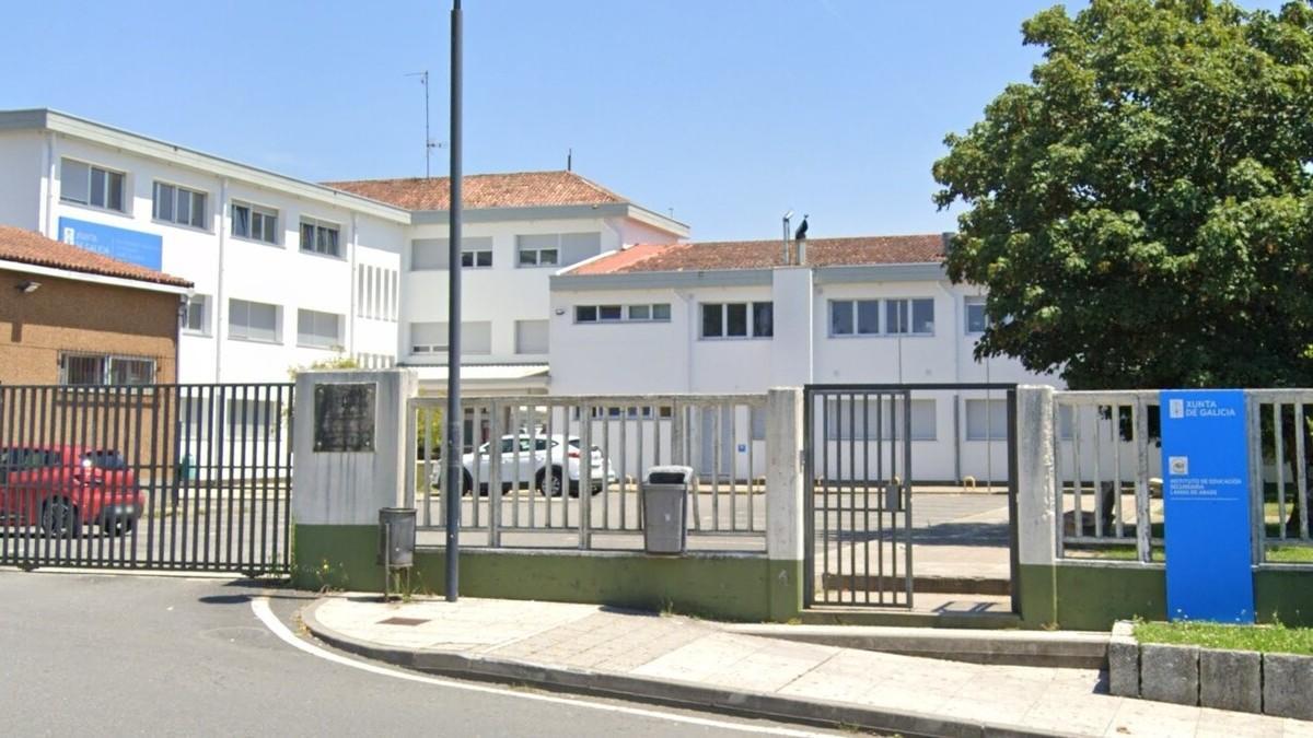 Entrada de acceso al IES Lamas de Abade