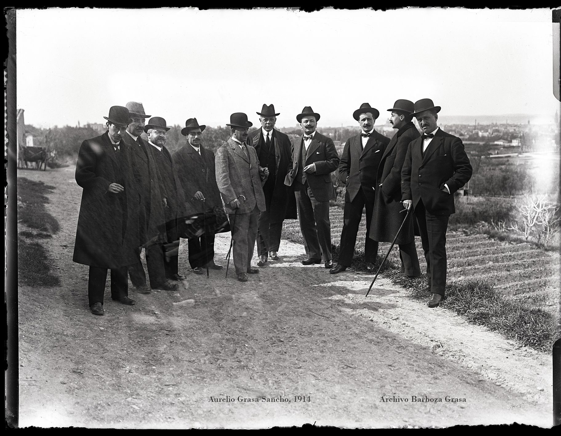 Aurelio Grasa, Visita de los hermanos Álvarez Quintero al Cabezo de Buenavista, 1 abril 1914. Archivo Barboza-Grasa.jpg