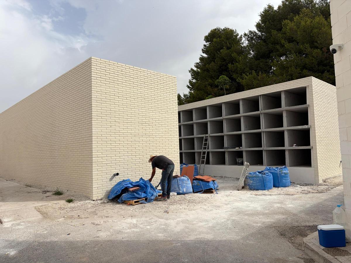 Área de Poniente del cementerio municipal donde se ha suprimido una zona verde para construir más nichos