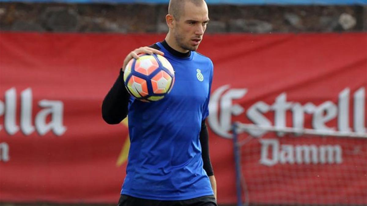 Pau López, en un entrenamiento en Sant Adrià