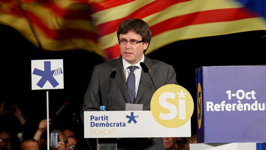 Puigdemont crida a continuar serens &quot;malgrat les provocacions i falses consignes&quot;