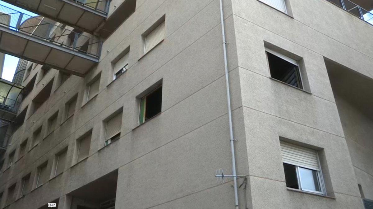 Fallece una mujer en un incendio en la Zona Franca de Barcelona