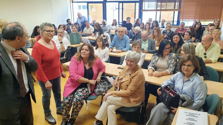 Asistentes a la asamblea de abogados celebrada ayer. | // MARTA G. BREA