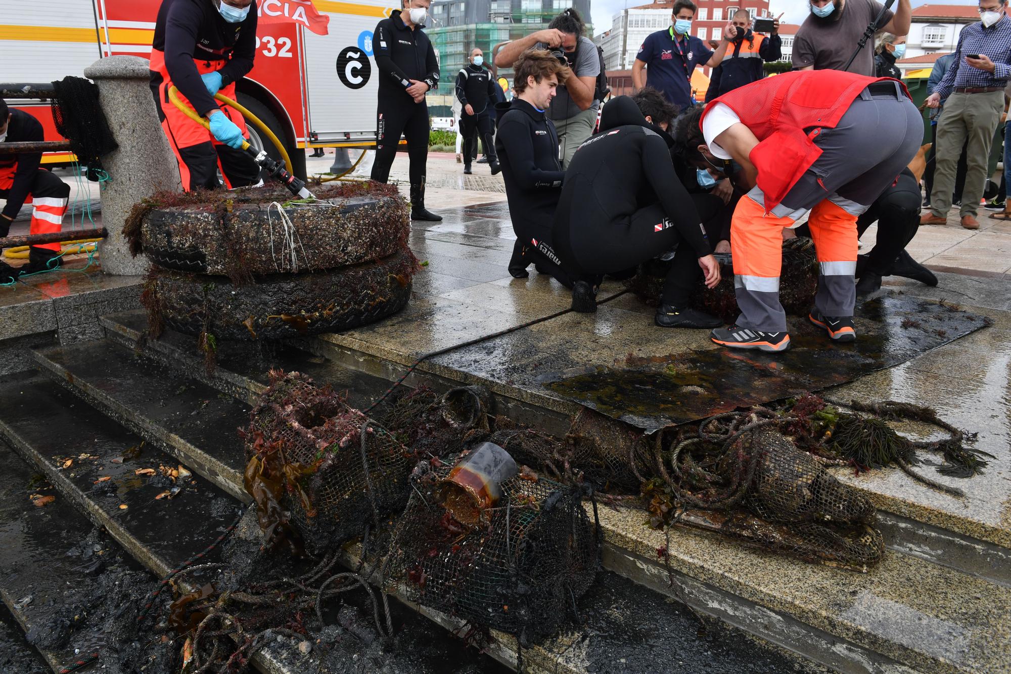 El festival Mar de Mares retira más de dos toneladas de residuos en la segunda gran limpieza del fondo marino en A Coruña