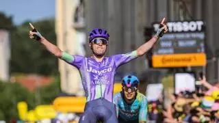 Pidcock marea el Tour y se sitúa en la lucha por el podio