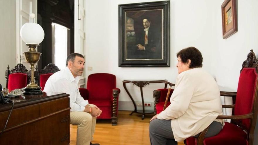 Estudian llevar al salón de plenos el retrato de Alfonso Torres