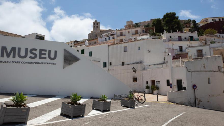 Los guías turísticos organizan visitas por la Ibiza histórica