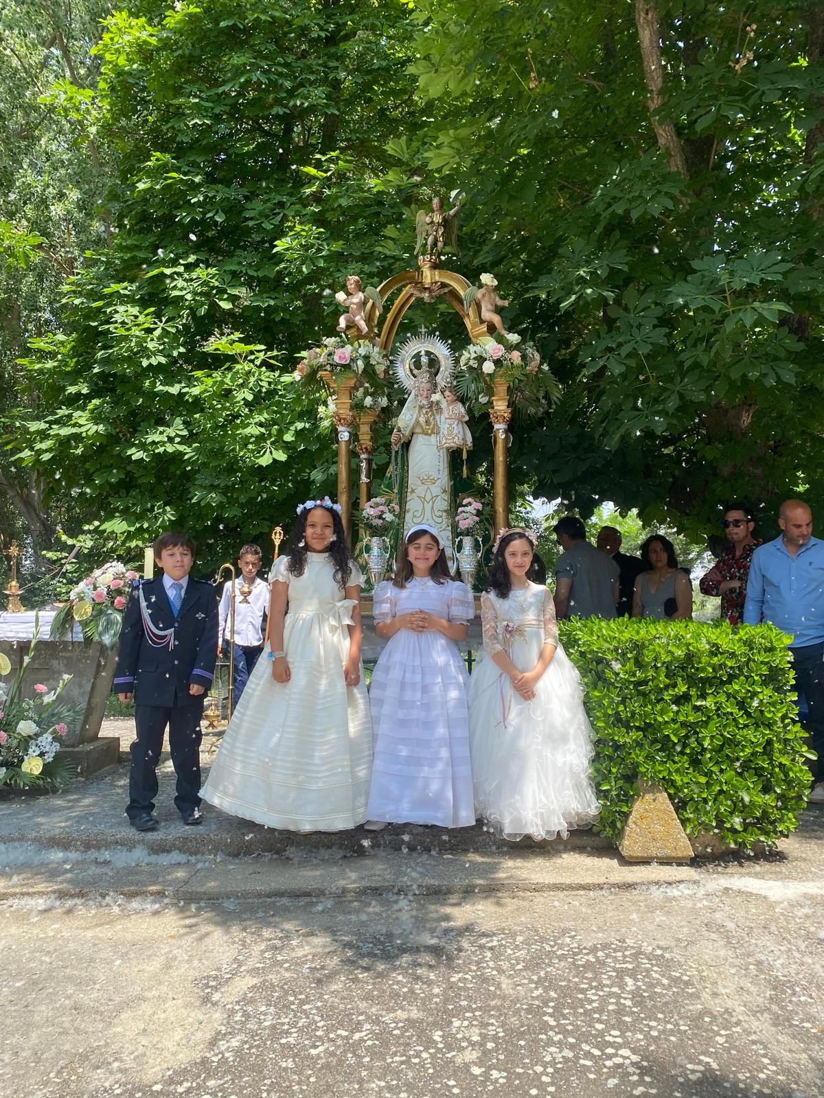 La Virgen del Olmo festeja su día grande en Villaescusa
