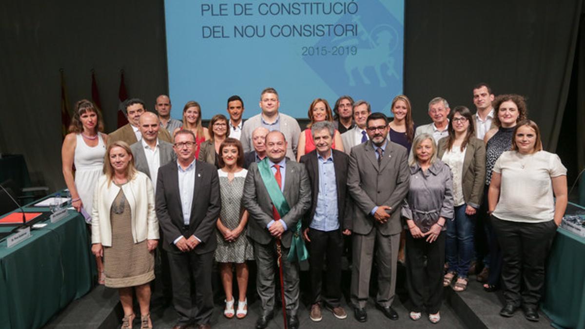 Foto de grupo del nuevo pleno del Ayuntamiento de Viladecans