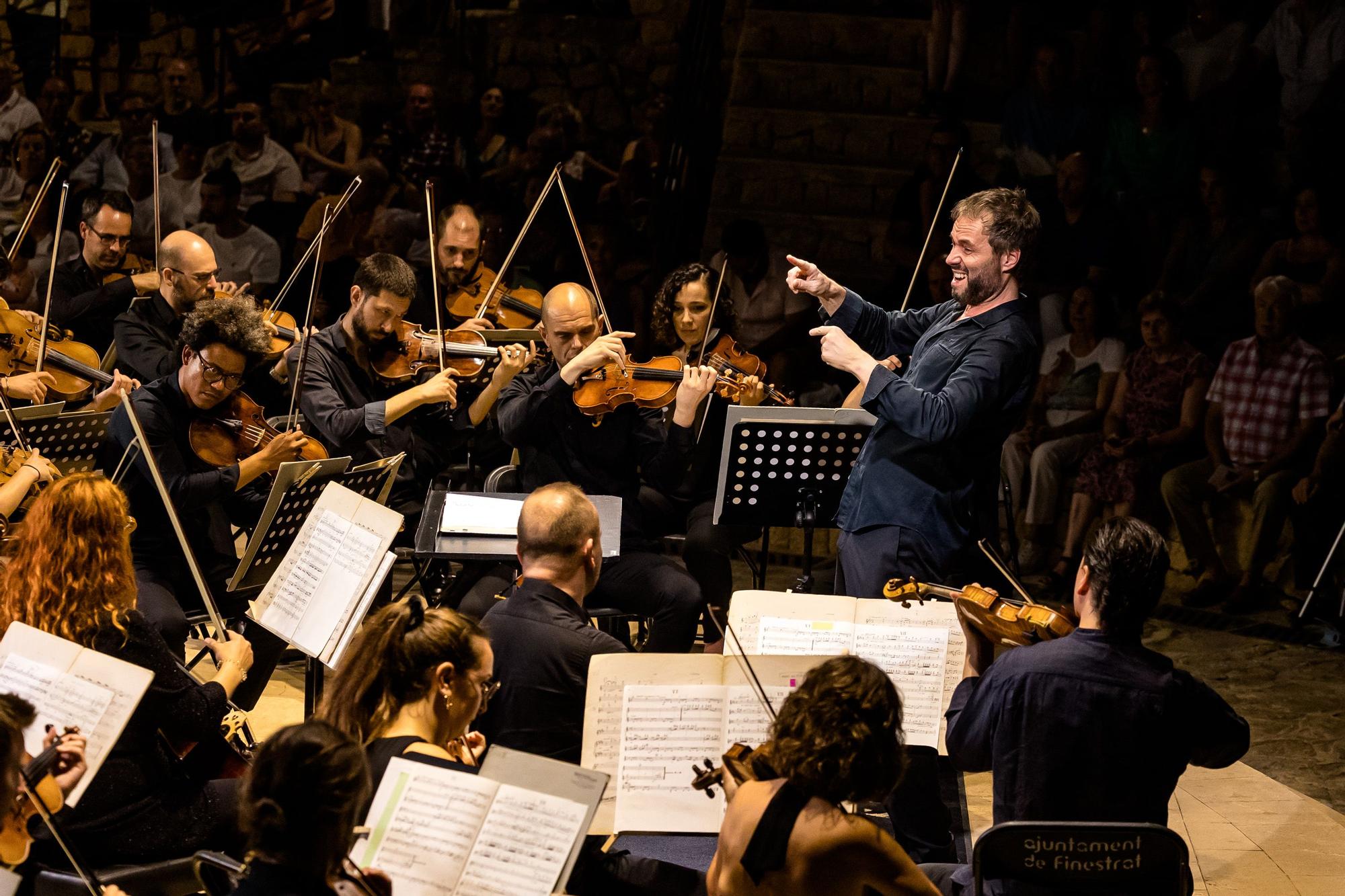 Concierto extraordinario ADDA SIMFÒNICA en Finestrat a cargo del director alterno Josep Vicent en el Auditori del Castell