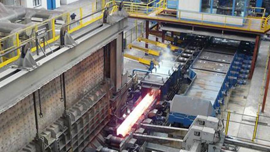 Gallardo plantea bajar los sueldos un 25% para evitar el cierre de la siderúrgica