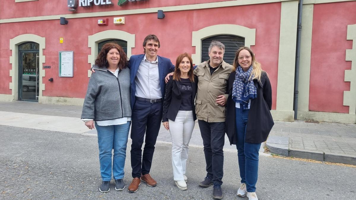 Els candidats del Ripollès amb Maria Àngels Planas a Ripoll.