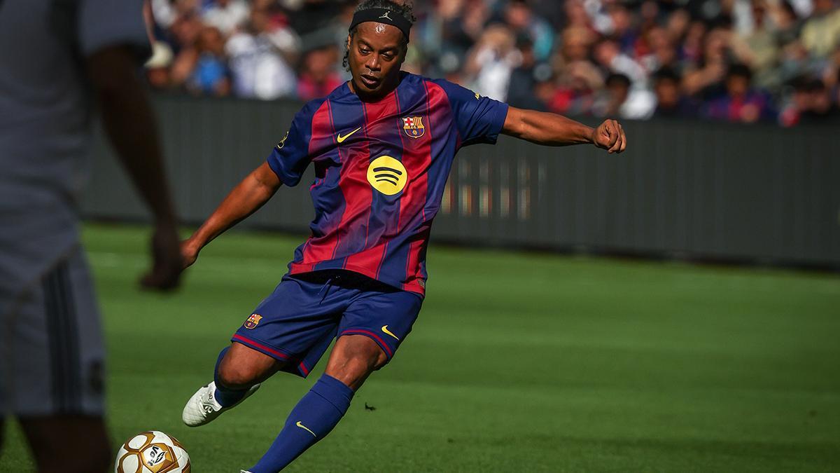 Ronaldinho en el Clásico de Leyendas en Los Ángeles
