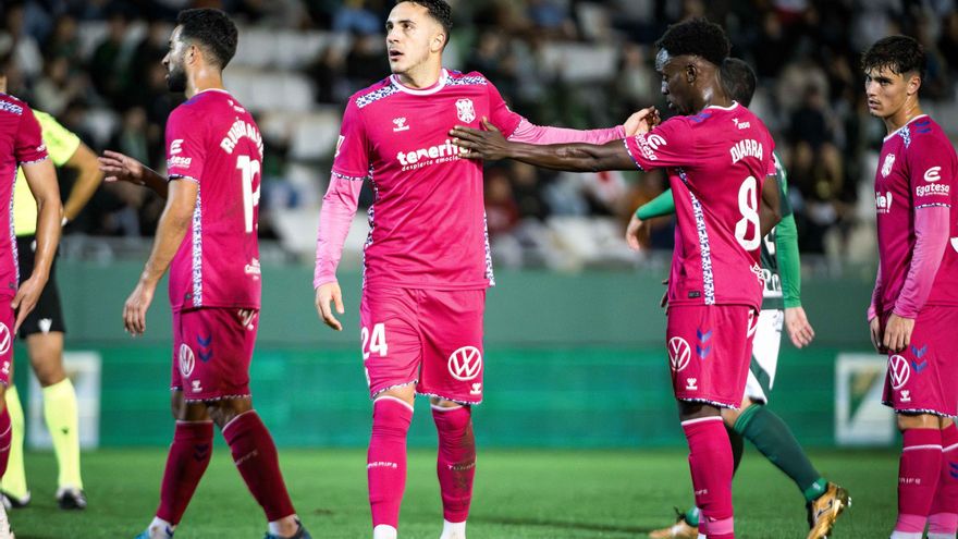 Manta corta en Ferrol: el Tenerife no pasa del empate