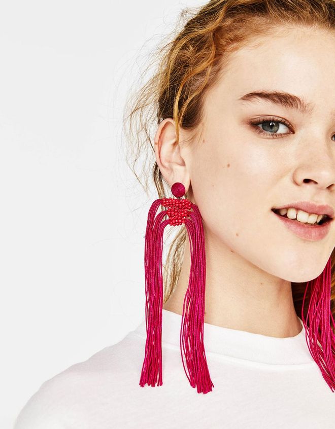 Pendientes largos de flecos, de Bershka