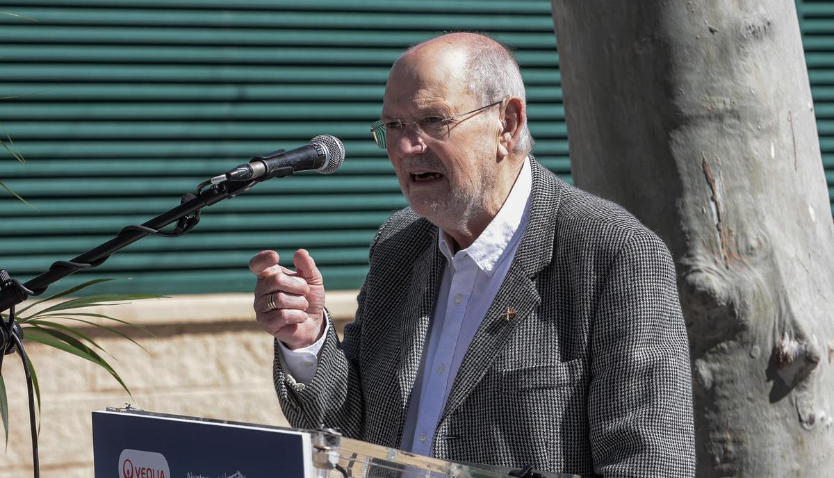 Vicente Zaragoza es el comisario de la exposición «El agua que impulsa Benidorm».