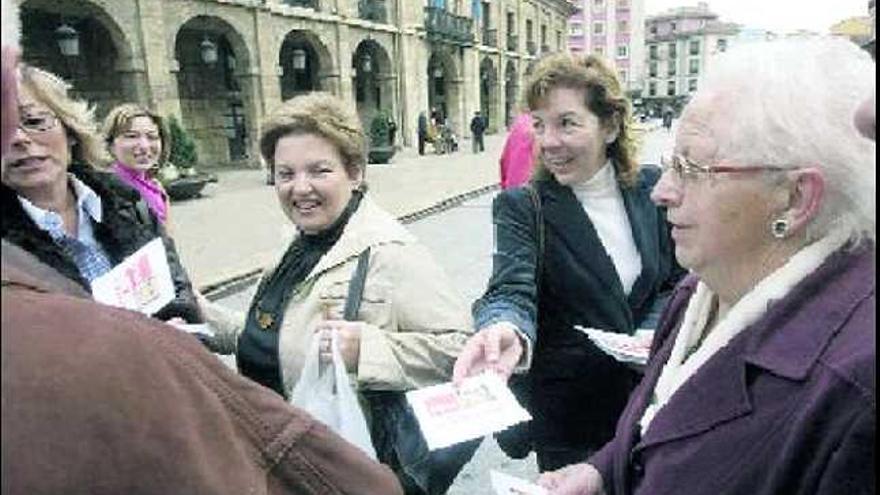 El PSOE comienza a caldear los comicios generales con la campaña «Con Z de Zapatero»