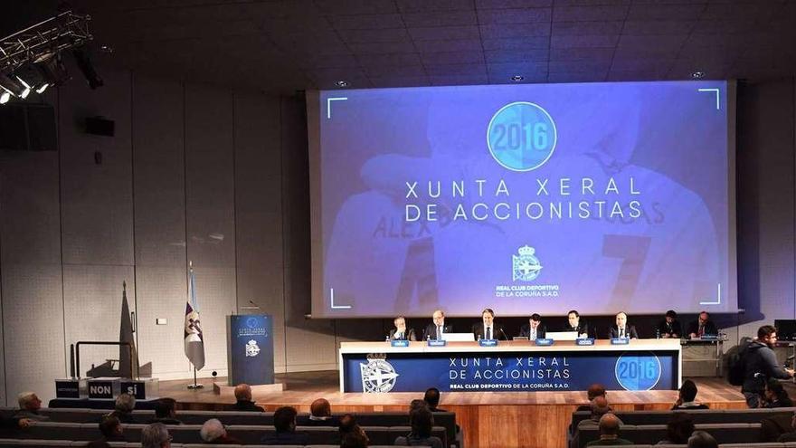 Imagen de la última Junta de accionistas del Deportivo en Palexco.