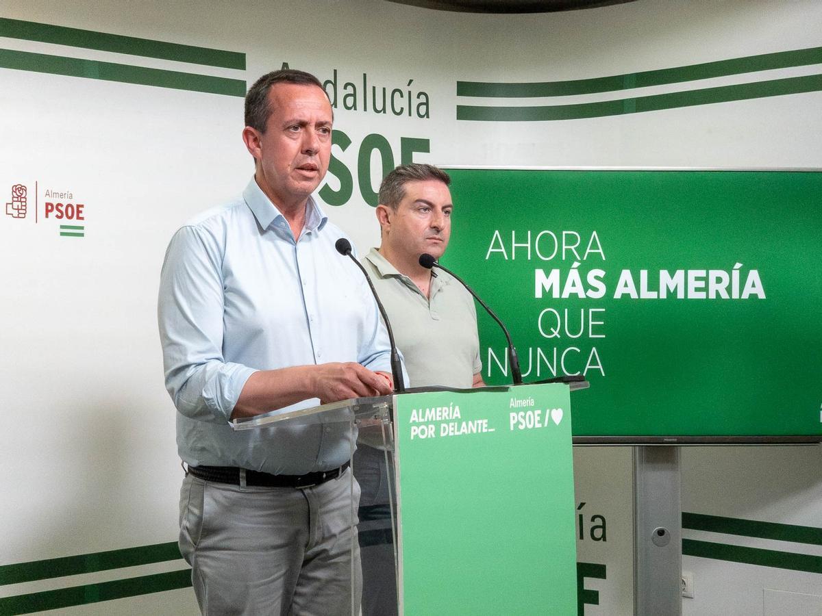 José María Martín atiende a los medios.
