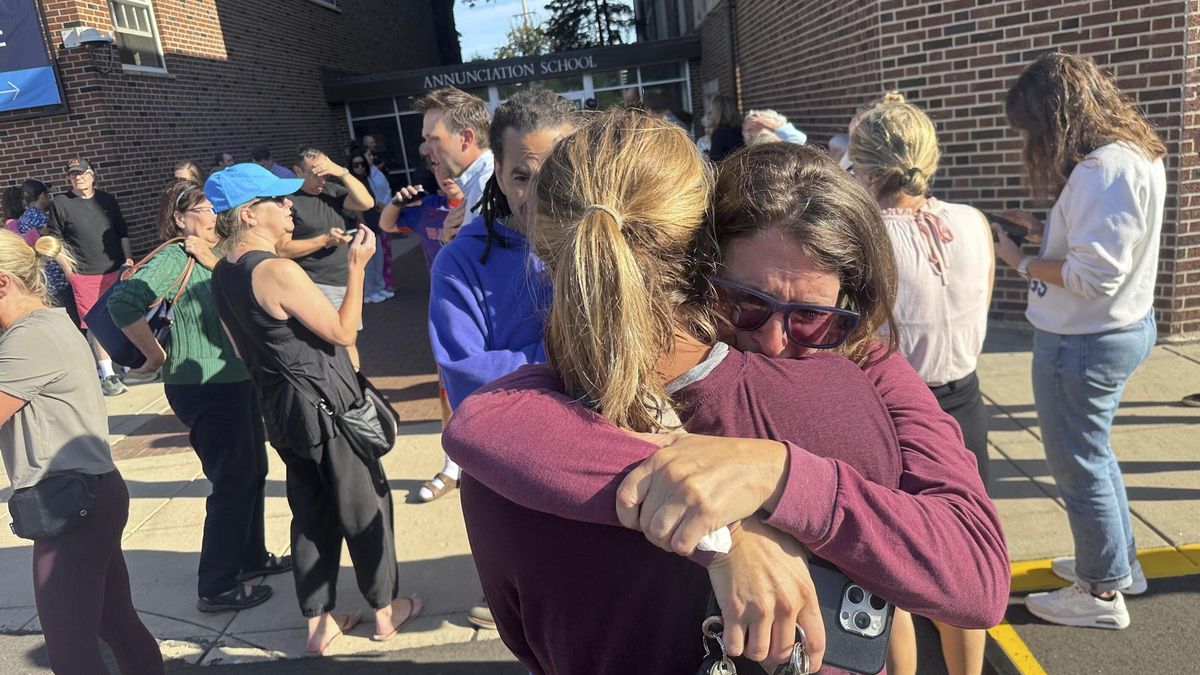 Al menos dos muertos y una veintena de heridos en un tiroteo en una escuela católica de Minneapolis