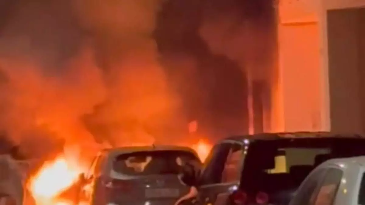 Segunda noche de incendios intencionados de coches en Guardamar: la Policía Local ya tiene a un sospechoso y busca colaboración ciudadana