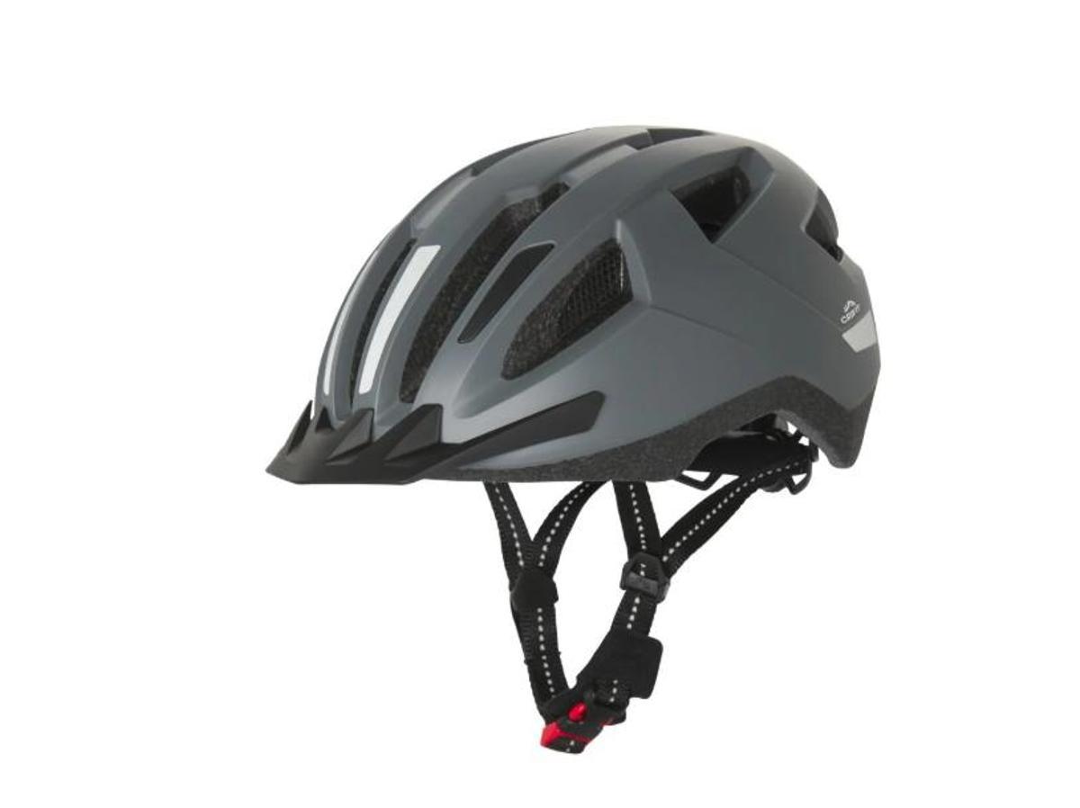 Casco de bicicleta con luz trasera.