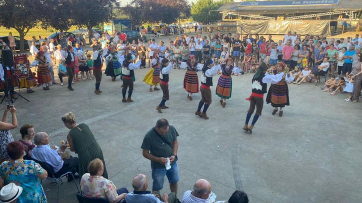 Burganes rinde honores a sus mayores