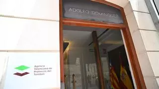Entras buscando ropa a un local de Elche y sales con un expediente urbanístico