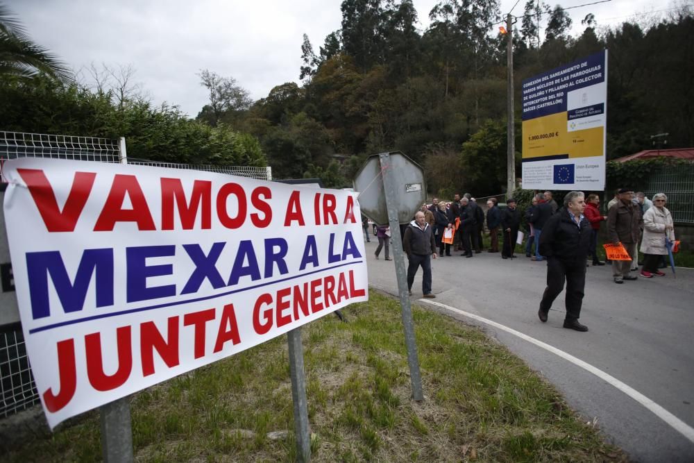 Protesta en Castrillón por el saneamiento.