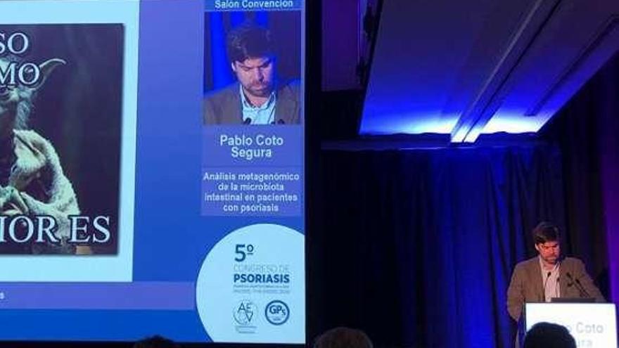 Pablo Coto, durante su ponencia en el Congreso de Psoriasis.