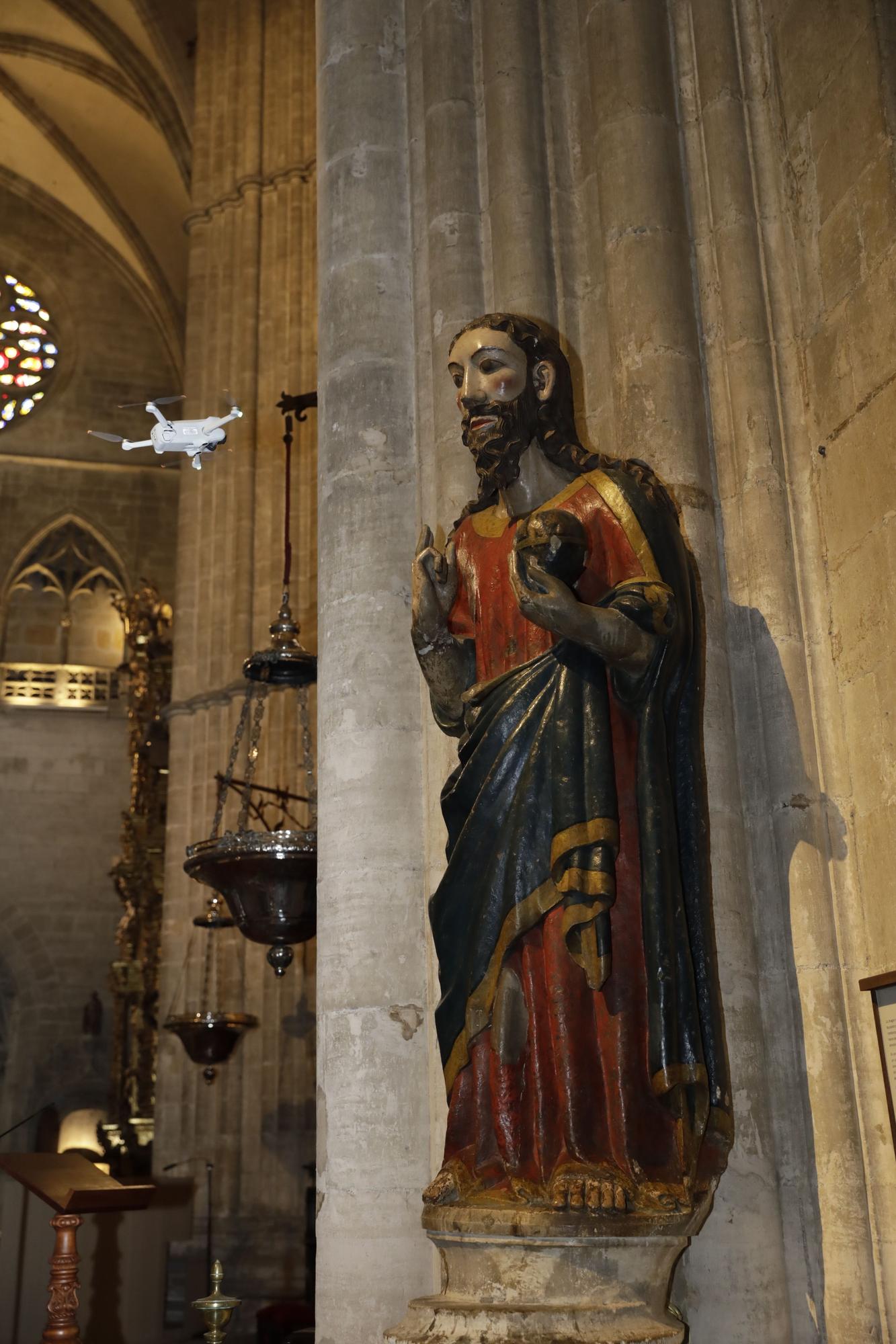 Drones volando en la Catedral de Oviedo: Iñaki Terán graba vídeos inéditos en el templo